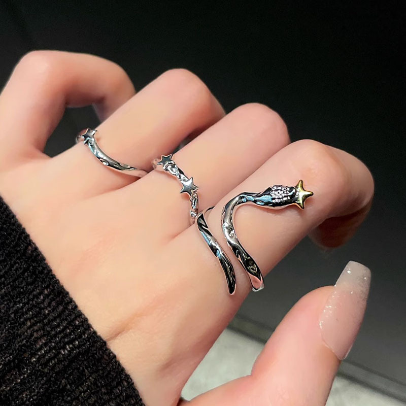 A light luxury snake-shaped ring with a niche design for women, exuding a sense of high-end fashion and individuality. A cold style three-piece set full figure