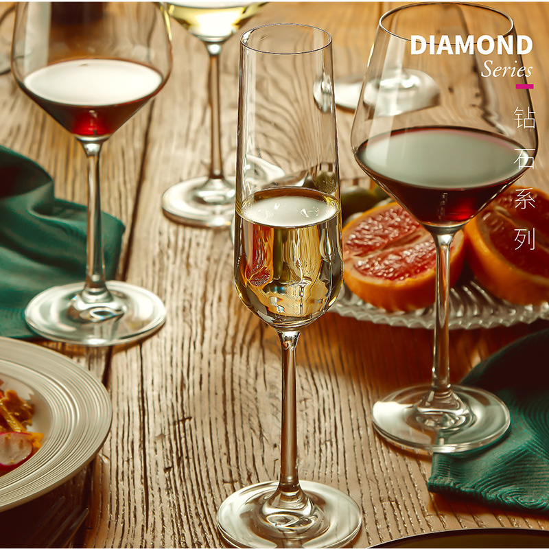 Wholesale from the manufacturer of Idelita modern crystal red wine glasses, white wine glasses, champagne glasses, Burgundy glasses and goblets full figure