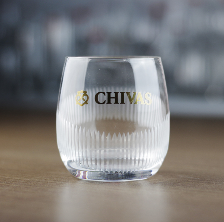 Glass beer mugs and wine glasses can be printed with trademark logos, water transfer printing, embossed logos, film sandblasting and engraving Application Scenario