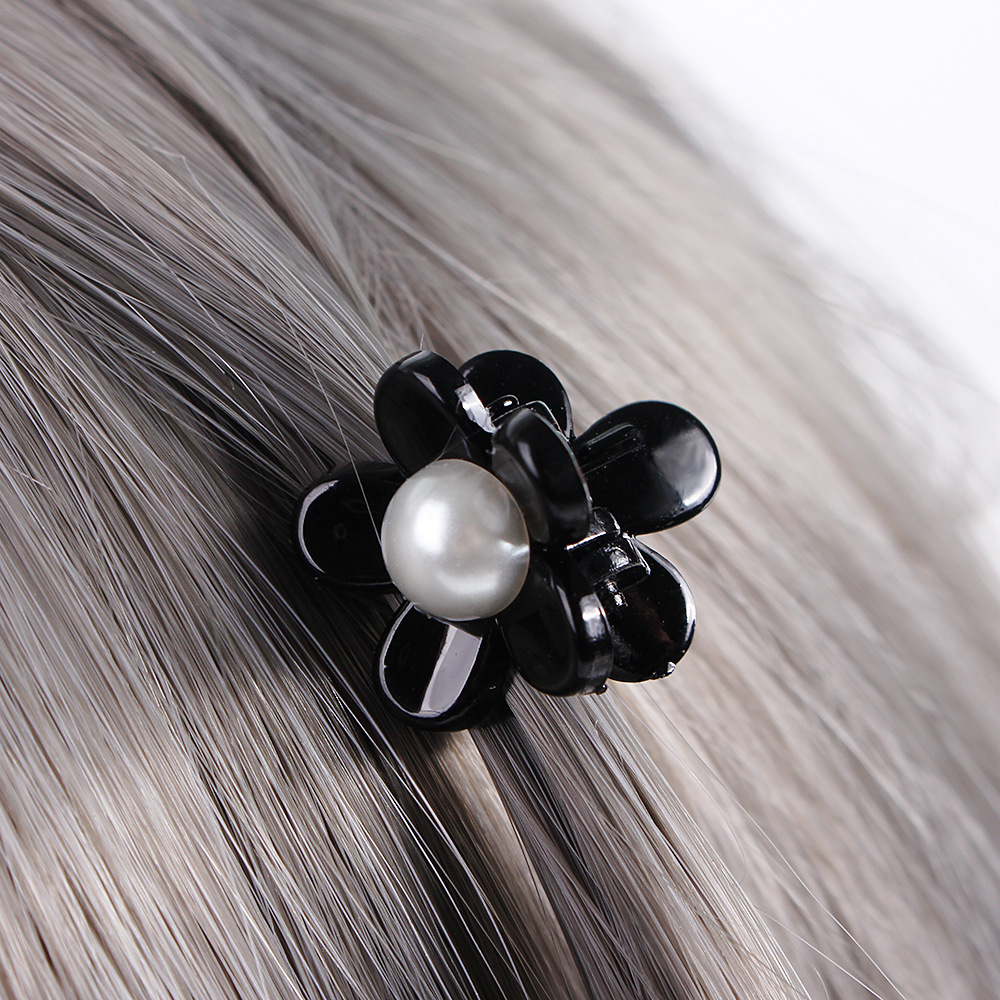 Korean style pearl grabber, Korean water diamond black elegant and grand hair grabber, bow hair clip, hair accessory wholesale Application Scenario
