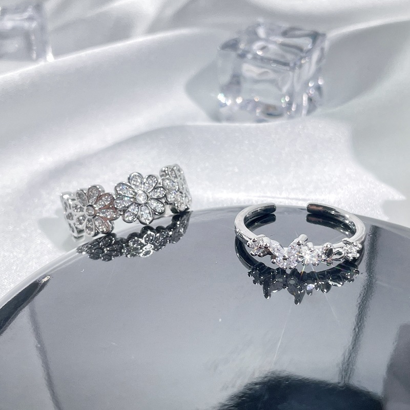 A high-end butterfly flower, full diamond zircon open ring, a female Daisy, gentle and elegant, light luxury and niche design ring Application Scenario