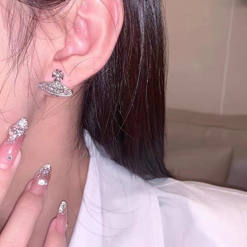 New Western-style Saturn full diamond stud earrings, three-dimensional planet, simple and individual earrings, niche and trendy, exquisite earrings Application Scenario