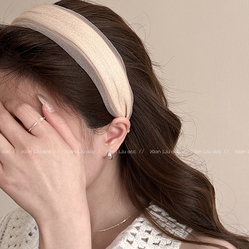 Simple spring and summer silk wide-brimmed hair band for women's daily wear, elegant and stylish hair accessory. New 2025 high headband details Picture