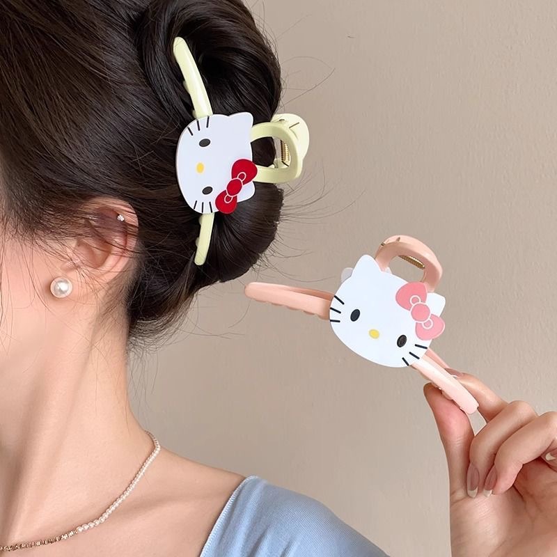 A cute new KT cat hair clip with a large size, a shark clip for the back of the head, and a Korean influencer's Instagram hair clip full figure