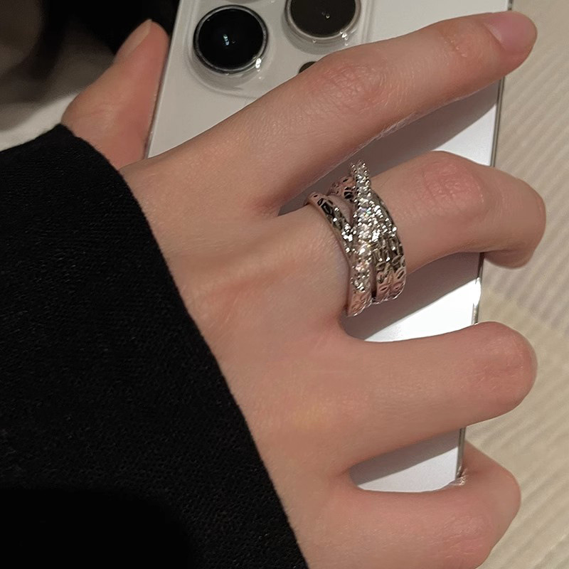 Irregularly textured multi-layer zircon open ring, a light luxury and niche design for women, a high-end index finger ring with a unique touch Application Scenario