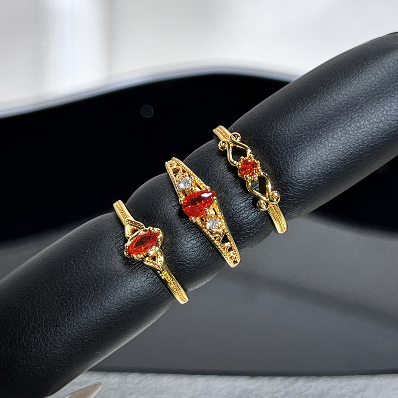 The new sweet and cool red diamond design with an open ring is fashionable, simple, luxurious and high-end. It's a trend of wearing multiple rings Specification drawing