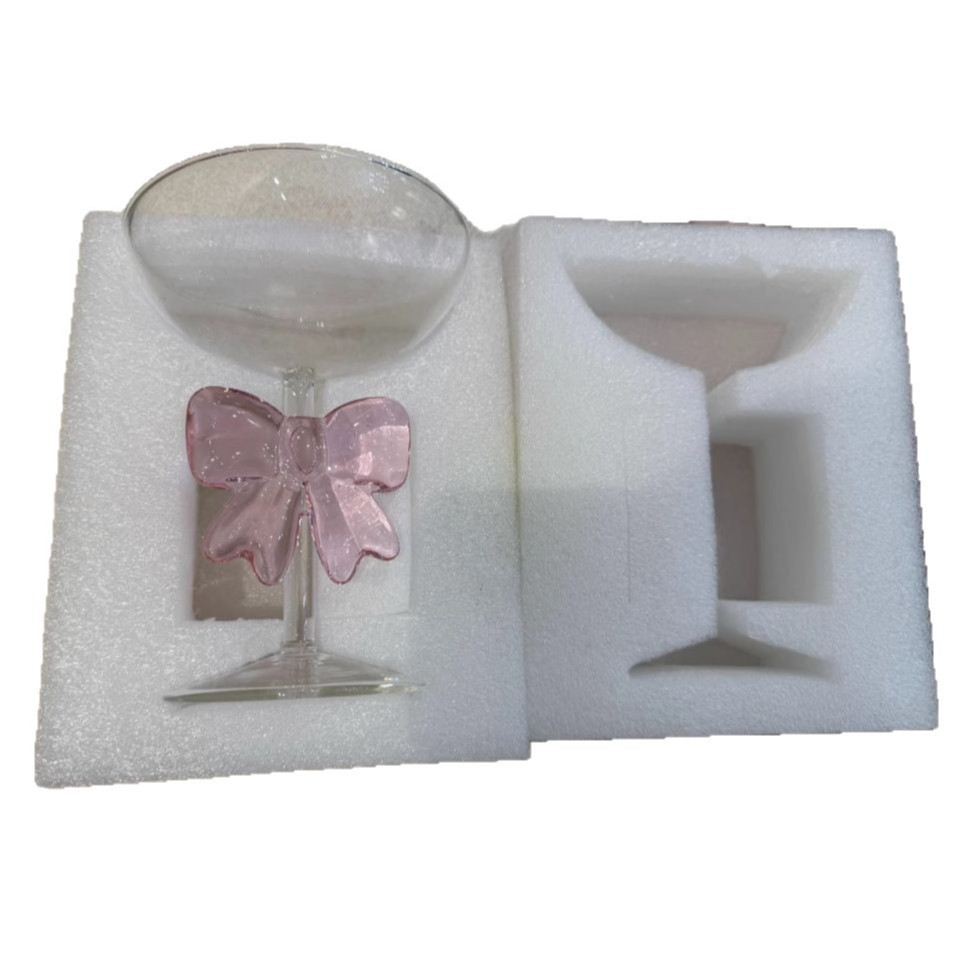 Pink bow, a niche glass cup, a slightly tipsy small wine glass, a beautiful tall glass glass, a high-end drinking cup for women Item Picture