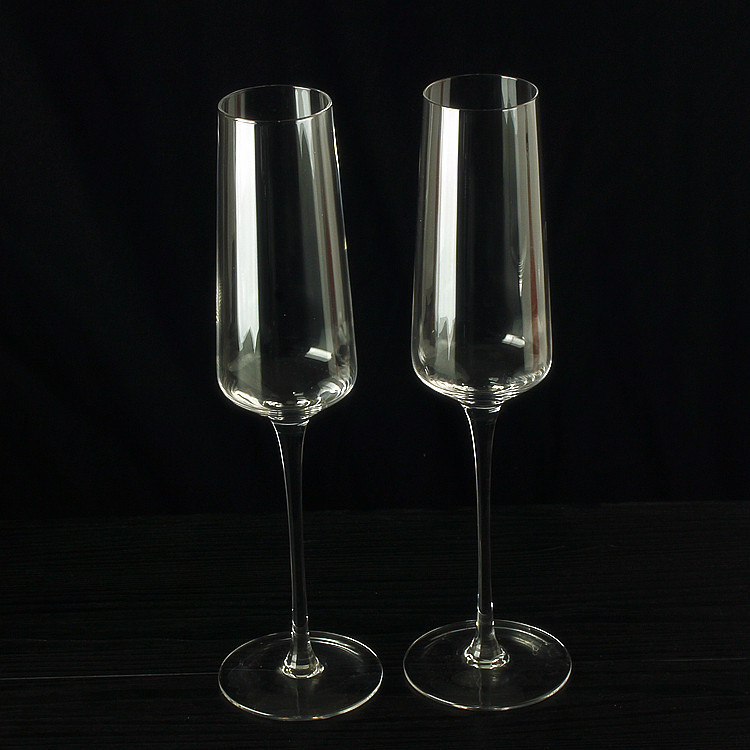 Handcrafted crystal champagne glasses, tall wine glasses, 2-piece gift box set, sparkling wine glass glasses Application Scenario