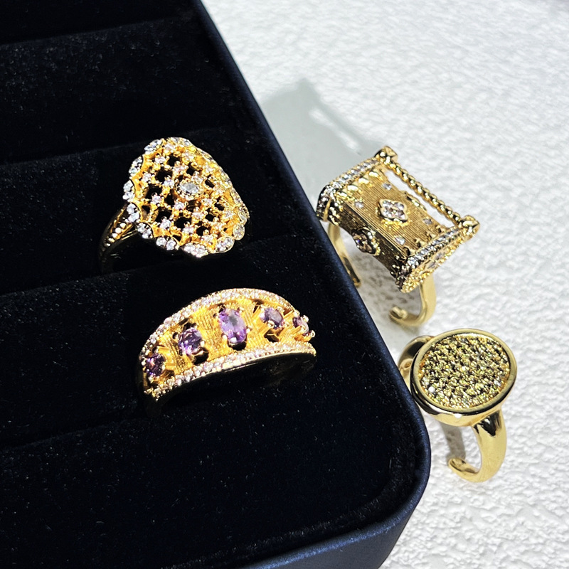 Vintage gold heavy brushed lock ring for women, light luxury, sweet and cool, purple diamond hollowed-out, high-end light luxury ring accessory Application Scenario