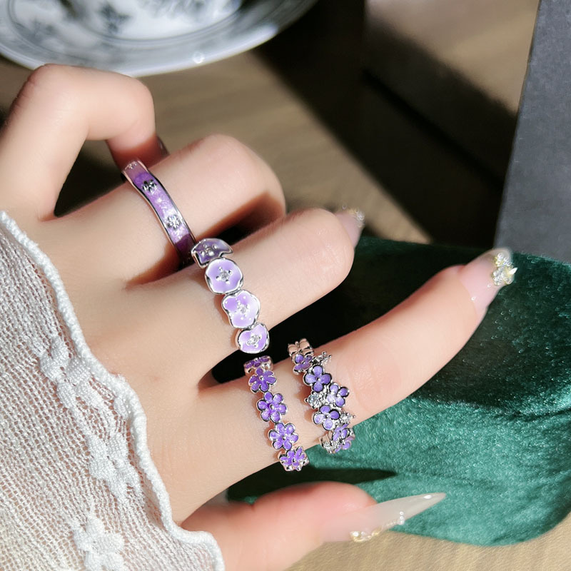 This is a super ethereal and pastoral style, a best-selling wisteria enamel ring on Xiaohongshu. It's a fashionable and versatile, niche and light luxury ring for women details Picture