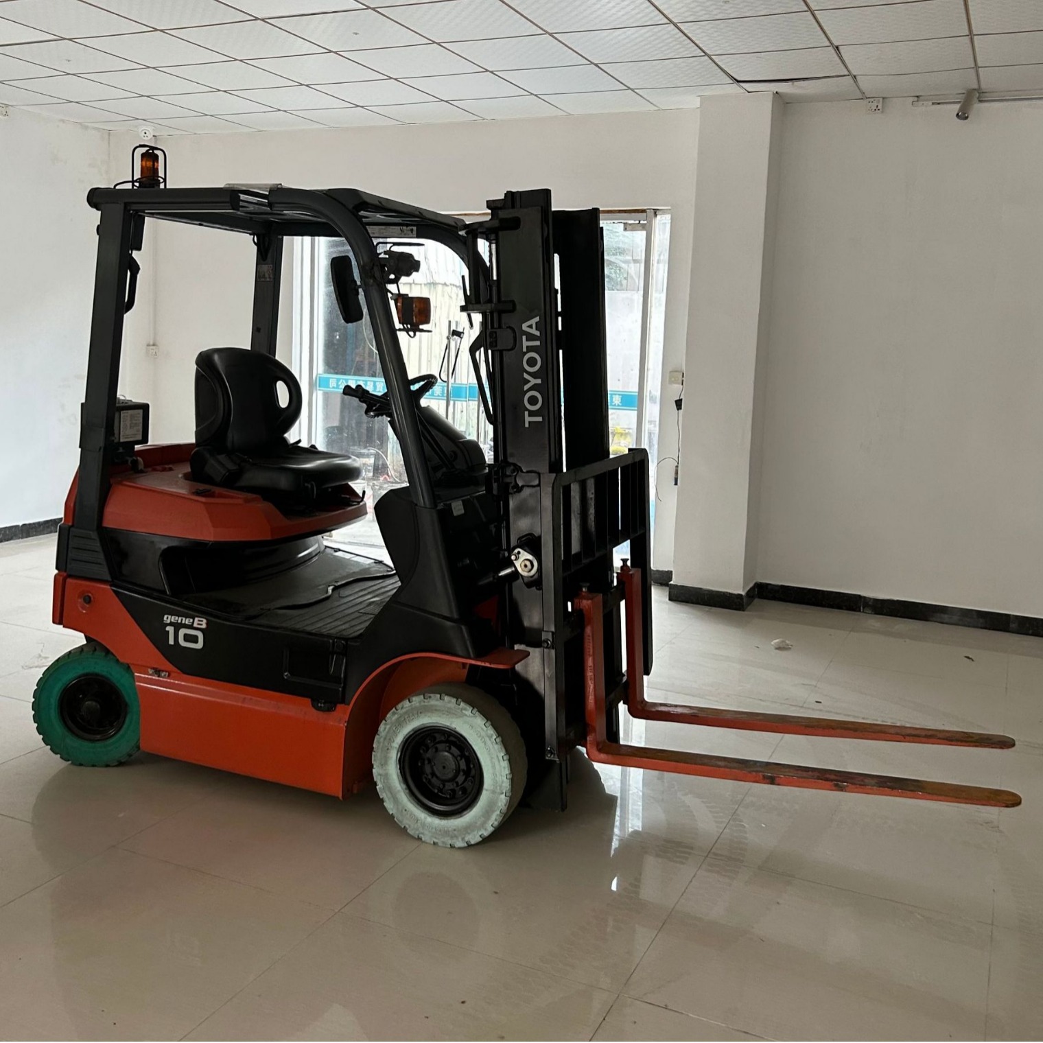 8FB10 TOYOTA electric forklift, original Toyota forklift, 1-ton Toyota electric forklift Application Scenario