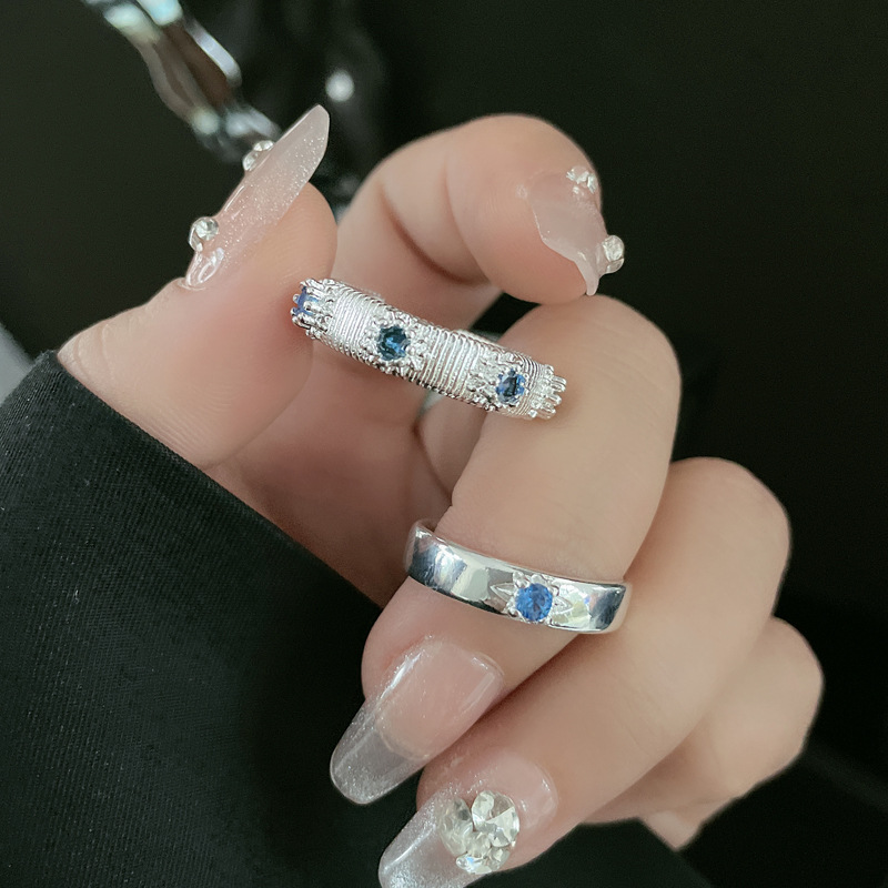 Blue zircon starlight brushed open ring, a niche design for women, trendy, light luxury, versatile, unique, sweet and cool index finger ring Application Scenario