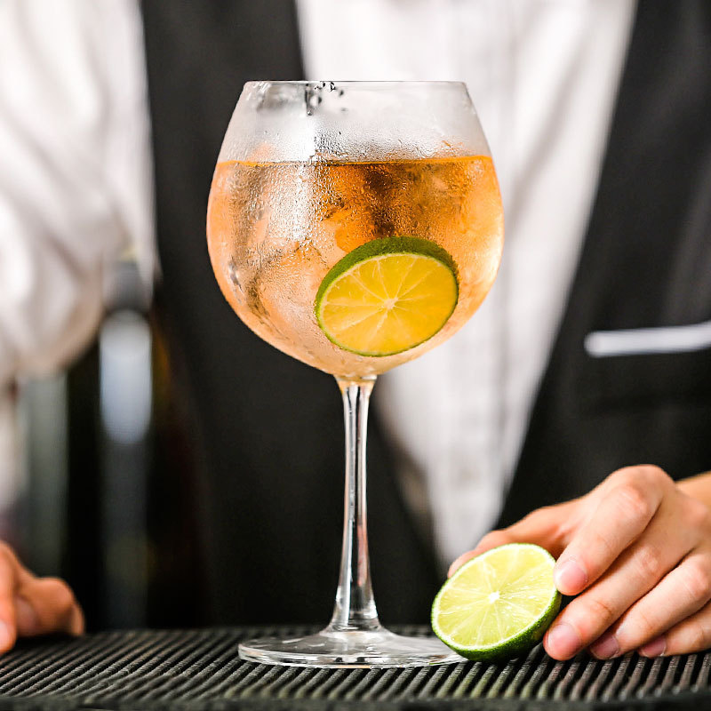 High-end glass wine glasses, large-bellied round highball glasses, gin and tonic cocktail glasses, wine apple glasses full figure