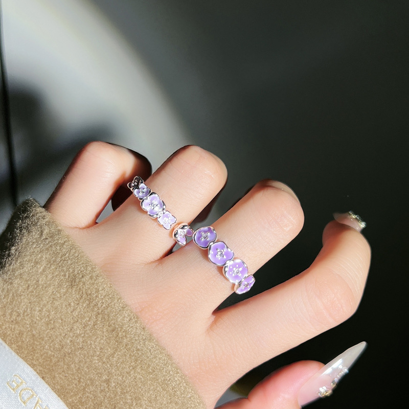 The purple flower sweet and cool open ring with an ethereal charm makes a girl look fairer. It's a unique, exquisite and versatile ring with a cold style Specification drawing