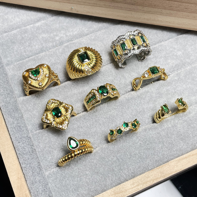 French retro light luxury imitation emerald micro-inlaid ring for women, ancient court style texture, high-end feel, cold style ring full figure
