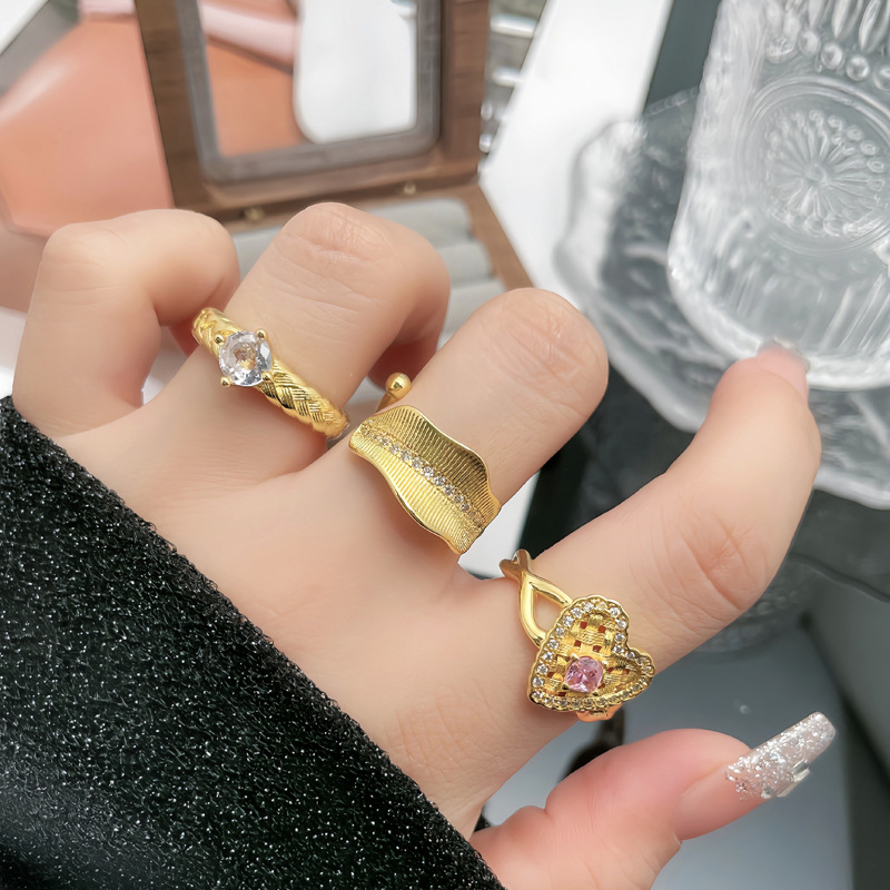 A cross-border best-selling light luxury retro fashion brushed woven heart-shaped opening ring, a simple and elegant layering ring for women Specification drawing
