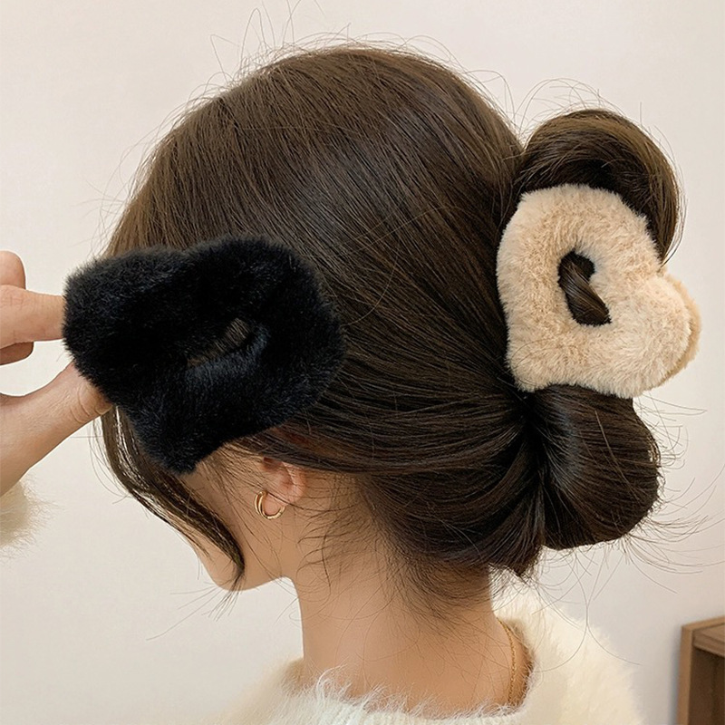 Autumn and winter love plush grab, half of the hair tied up at the back of the head, a one-yuan small commodity, hair accessories and headwear Specification drawing