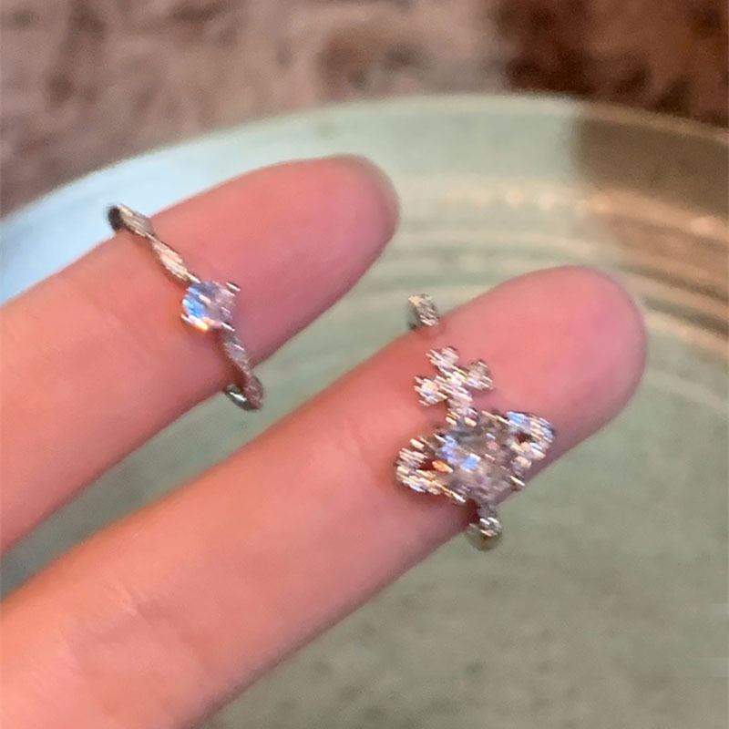 This is a super ethereal and elegant ring for women on Instagram. It features a unique and exquisite zircon design with adjustable openings. It's a 2023 new style Application Scenario