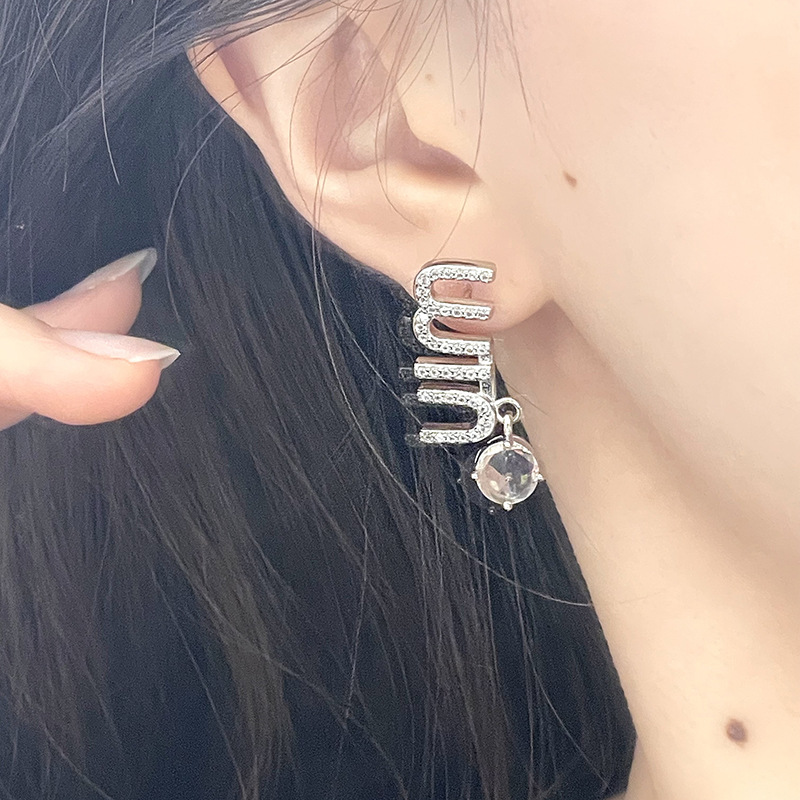 M-letter zircon stud earrings for women, French style, exquisite heart-shaped pink diamonds, high-end, light luxury and fashionable earrings and accessories, trendy details Picture