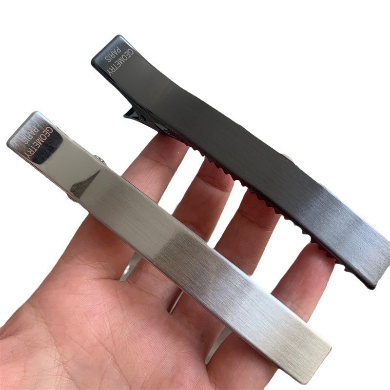 Cold and simple style one-piece clip, high-end brushed metal hair clip for women, 2025 new heavy industry versatile side clip Item Picture