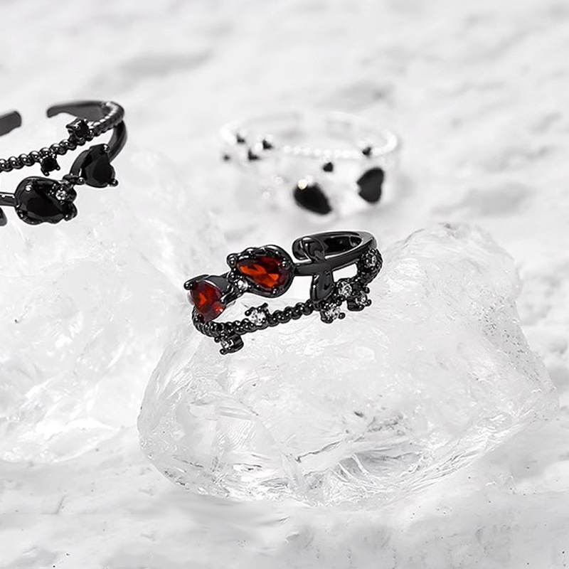 Dark heart rose flower open ring, a unique design for women with a sweet and cool personality and fashionable style on Instagram full figure