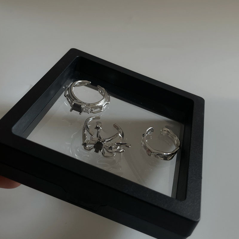 Dark spider-style, niche design, tin foil zircon open ring, a high-end and unique punk food ring for women, cool and trendy Application Scenario
