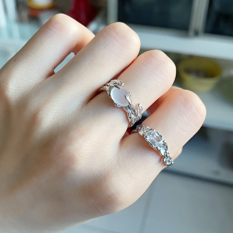 A niche design sense opal pleated texture open ring, a high-end French irregular moonstone ring for women full figure