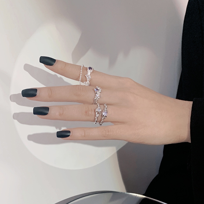 Textured purple diamond zircon texture ring, a niche design for women, with a sweet, cool and cold style combination. The opening can be adjusted, a new trend Application Scenario