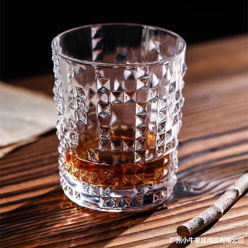 Rivet embossed whisky glasses, creative diamond foreign wine glasses, thickened retro whisky glasses for bars and KTVS wholesale Application Scenario