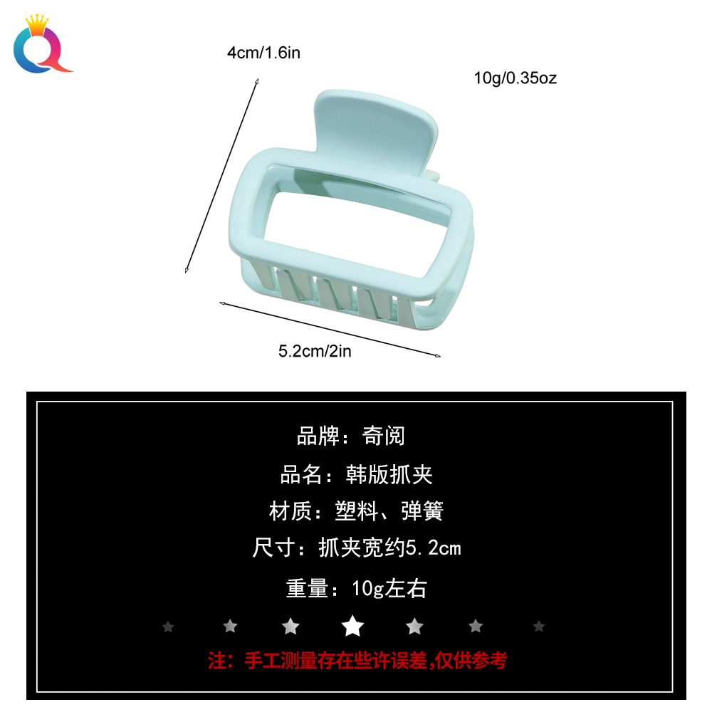 Qiyue's new hair clips are simple and versatile. They are available for wholesale of hair accessories such as the back of the head, shark hair clips, and children's hair accessories Application Scenario
