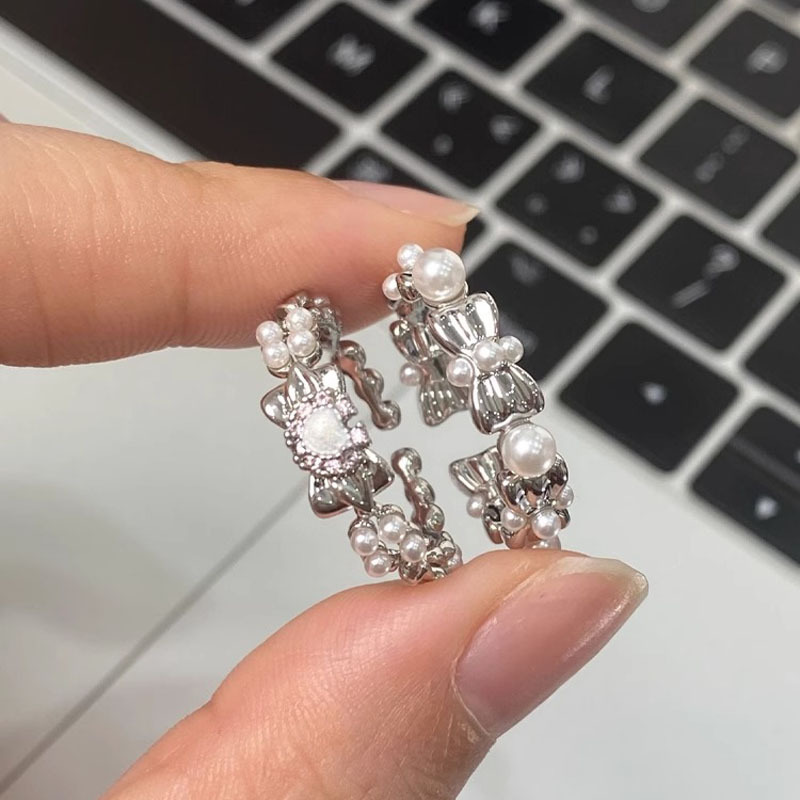 Sweet pearl bow open ring for women on Instagram, with a cold and elegant style, a high-end and unique fashion ring full figure