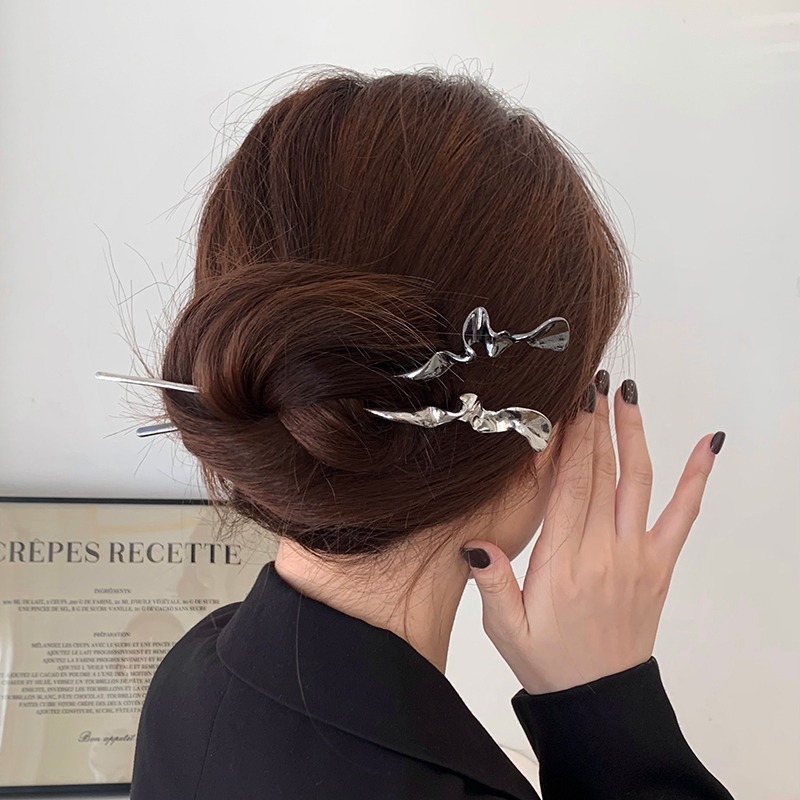 New Chinese-style simple modern metal hairpins, cold style, high-end feel, Hanfu coil hairpins, ancient-style hairpins and hair accessories details Picture
