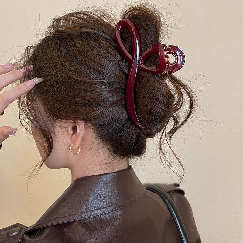 Ankara red bow star-shaped hairpin for the back of the head with a large amount of hair, shark hairpin new Spring and summer niche fashion hair accessory Application Scenario