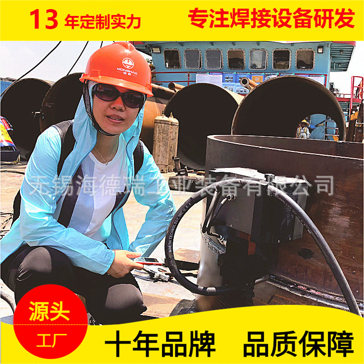 The all-position automatic pipeline welding trolley is a portable outdoor engineering pipeline automatic welding equipment full figure