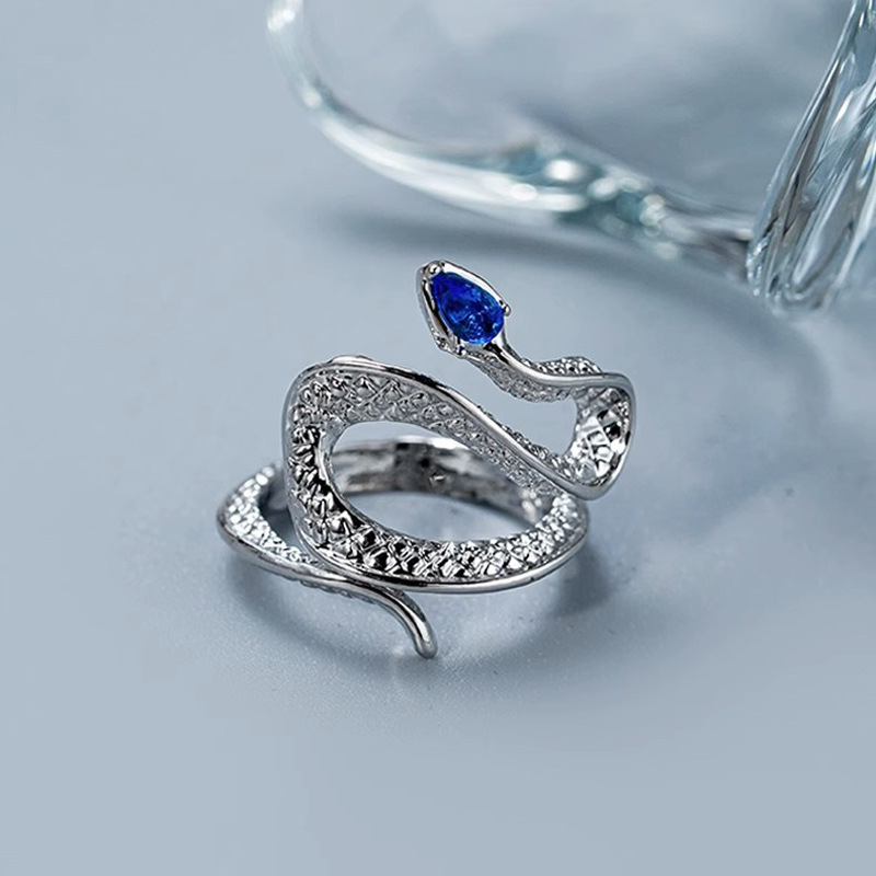 Topa Stone Spirit Snake Open Ring, a niche design for women on Instagram, with a cold and elegant snake-shaped light luxury personality. Adjustable ring Specification drawing