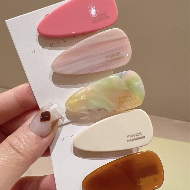 A new sweet and cool style acetic acid hair clip, with a simple and elegant side clip, cute bangs clip, water drop hair clip and duckbeak clip full figure