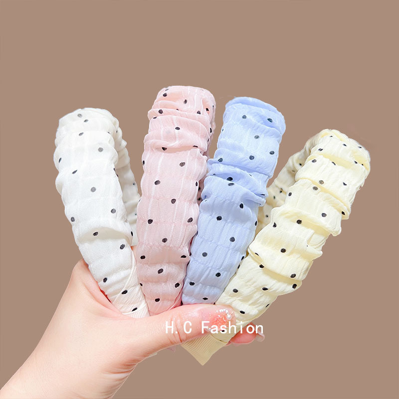 Sweet pleated polka dot Korean-style sponge hairband, Hong Kong-style retro, simple and fashionable high headband, pressure hairpin headwear Application Scenario