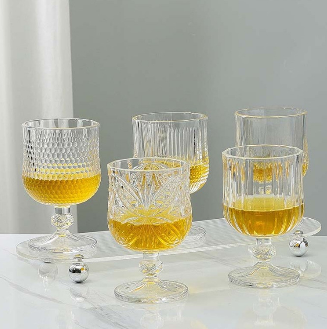 Diamond-embossed glass, crystal low-footed whisky glass, yogurt dessert fruit glass, thickened foreign wine glass, spirits glass full figure