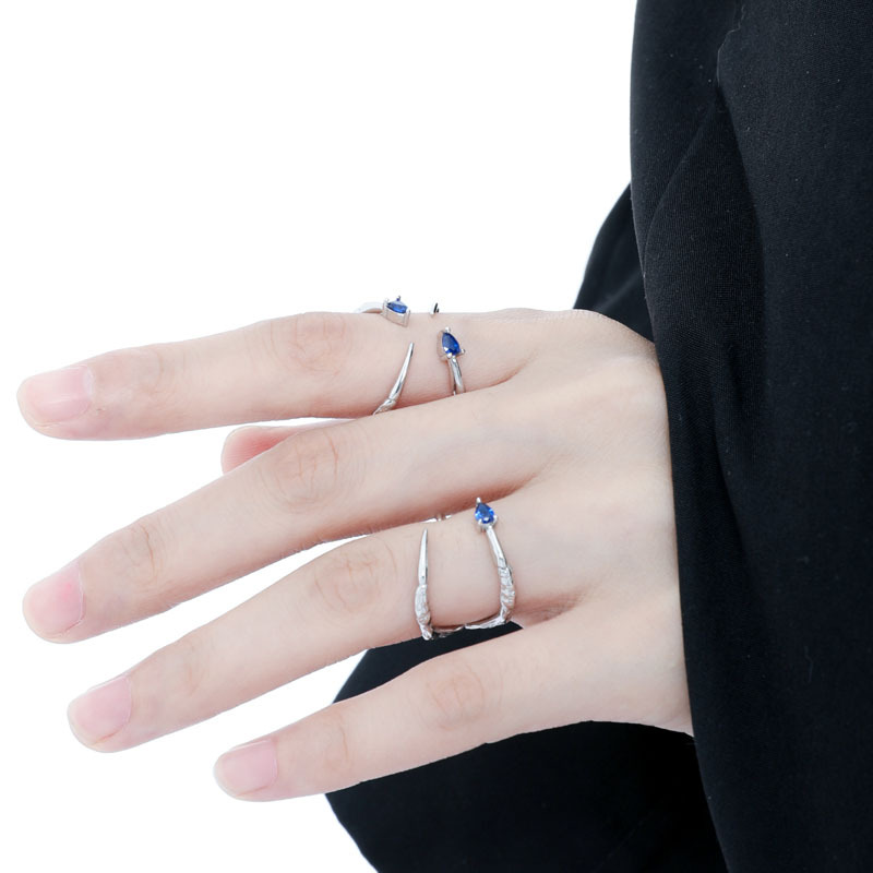 The Ravenclaw Eagle House ring features a niche design of a blue zircon index finger opening ring with a cold and unique style, exuding a touch of light luxury Item Picture