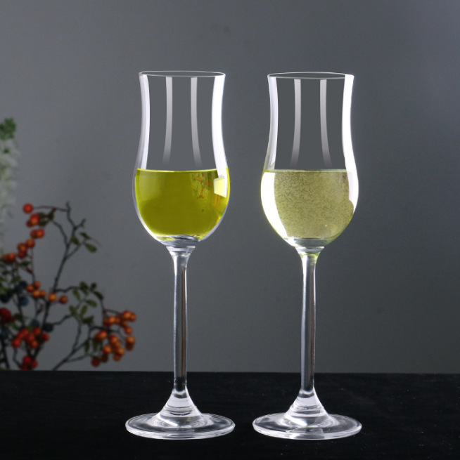 Whisky tasting glasses, tall tulip aroma glasses, sweet wine and spirits glasses, each can be printed with a logo Application Scenario
