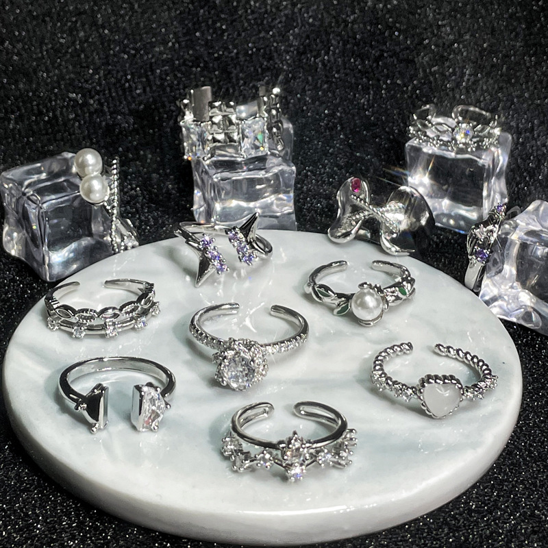 Irregular geometric star-shaped opening ring, a feminine, niche design, light luxury, high-end feel, simple and versatile ring trend full figure