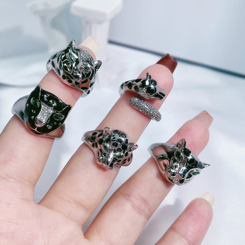 A cool and trendy leopard head glazed open ring for women, with a fashionable and unique style. It's a punk and Instagram cold style ring Specification drawing