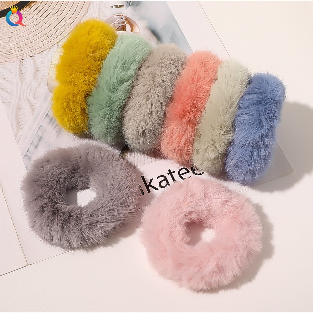 The new autumn and winter collection from Qiyue features a soft and fluffy rabbit-like large intestine hair band, which is a cute and furry hair accessory for women full figure