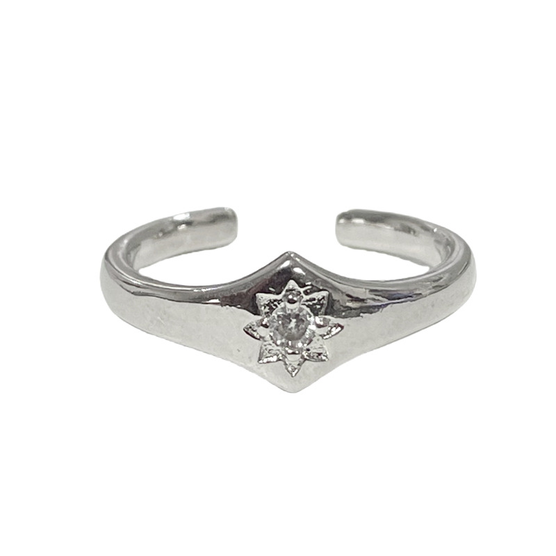 The octagonal star minimalist and individual open ring is a versatile couple ring with a gender-neutral style for women. It is a fashionable, niche and cold accessory Item Picture