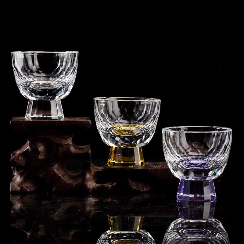 High-end crystal glass colored small tea cups, master cups, guest cups, Gongfu tea tasting cups, heat-resistant 50ML white spirit cups, simple and elegant Application Scenario