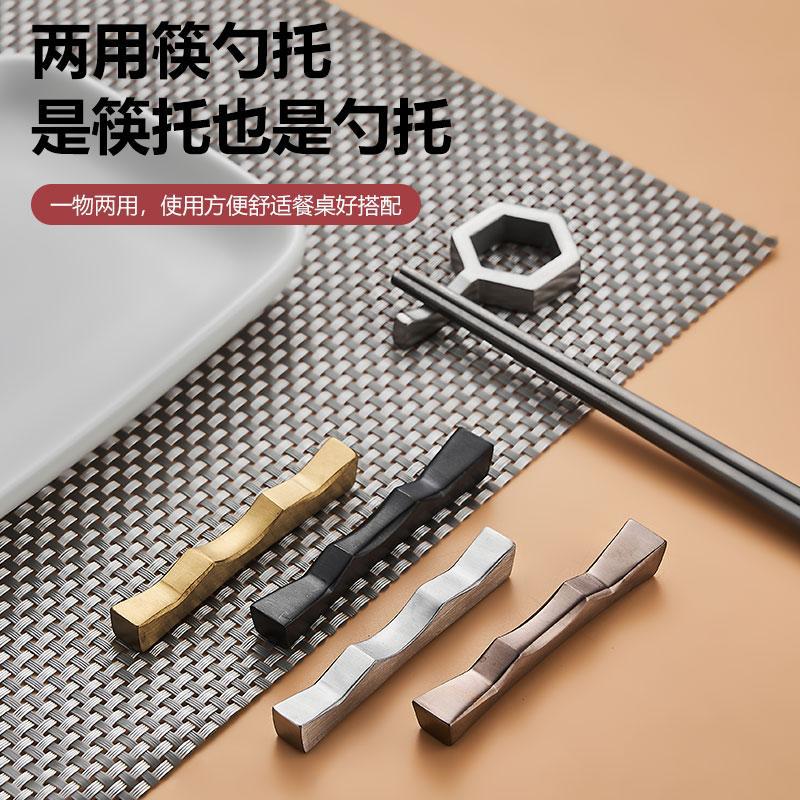 Brass chopstick holders and saucers for high-end hotels, restaurants, annual meetings, commercial use, high-end clubs, and household use. Japanese-style chopstick and spoon saucers Application Scenario