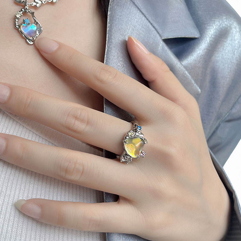 The "Ocean Heart" moonstone heart-shaped opening ring with a cold style and a spicy girl's high-end feel is a trend of light luxury rings details Picture
