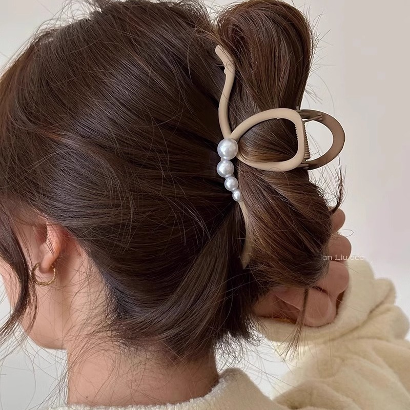 Pearl Claw Clip Women 2025 New style High-end shark clip large clip Headwear Hair clip High-end back head hair accessory details Picture