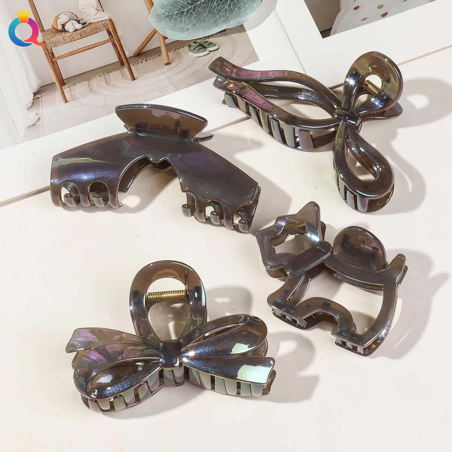 Wholesale of Qiyue's new large-sized high-end style grappling clips for women, simple jelly electroplated shark clips for the back of the head, and hair clips Application Scenario