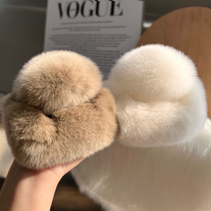Maillard Wind rabbit fur square grab clip, retro plush hair clip, women's hair accessory, high-end and niche medium-sized hair clip full figure